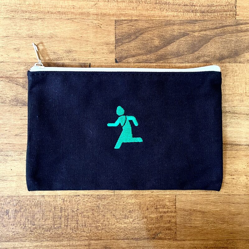 ピクトグラムを刺繍した黒いポーチ